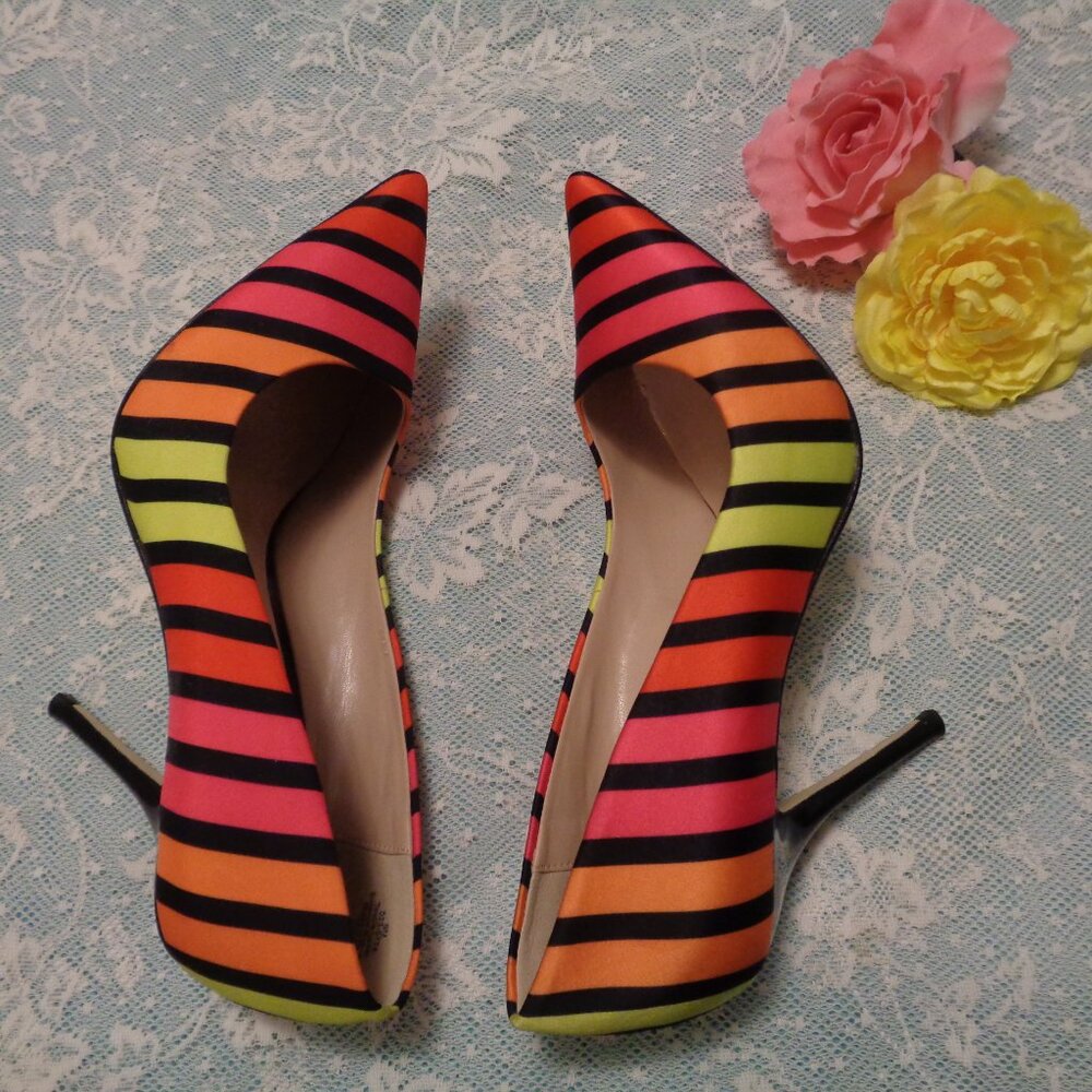 TRENDING RETRO RICH GIRL SATINY COLORS STRIPES WORTHINGTON HIGH HEELS 9 M